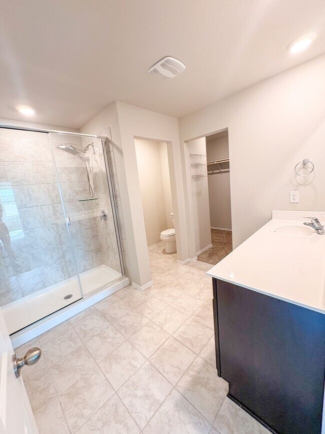 Building Photo - 6401 Coneflower Dr