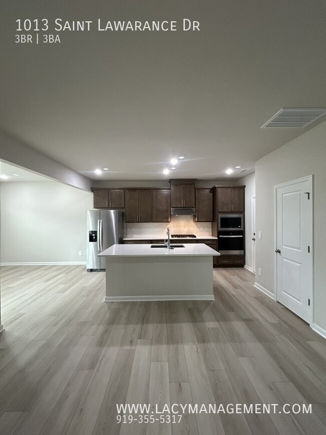 Building Photo - 1013 St Lawrence Dr