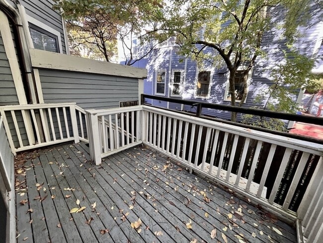 Building Photo - 44 Gorham St