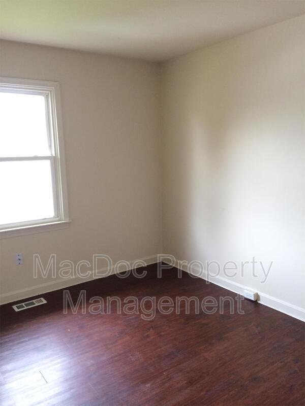 Building Photo - 298 Red Oak Dr