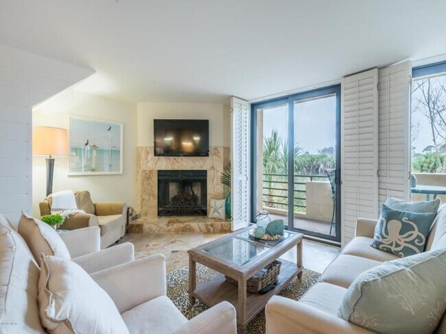 Building Photo - Beautiful Spinnakers Reach Condo
