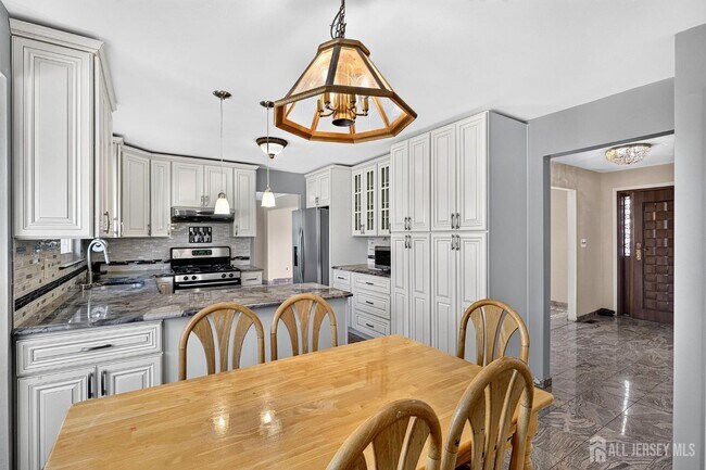 Building Photo - 12 Mershon Ln