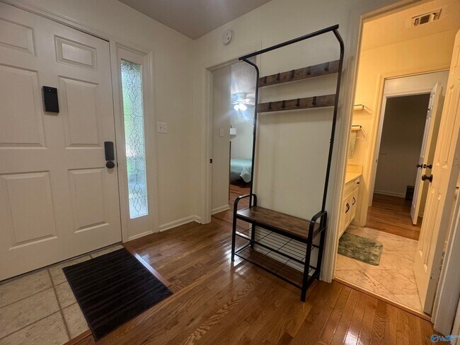Building Photo - 2132 Belle Grove Dr SW