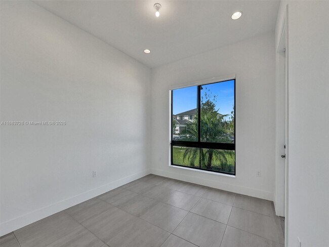 Building Photo - 5736 SW 104th Terrace