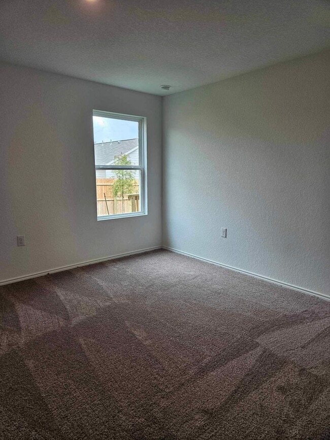 Building Photo - Welcome to Your Home in the Desirable Vida Subdivision!