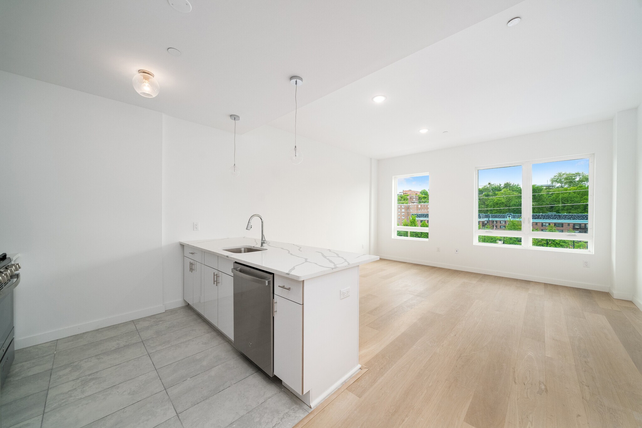 Lots of Natural Light - 417 Jackson St