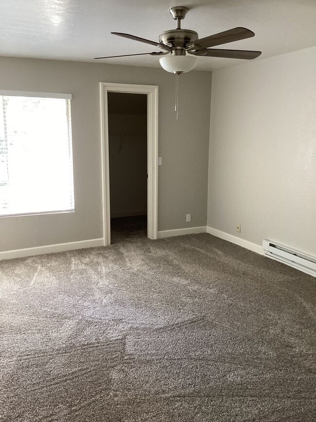 Building Photo - BEAUTIFUL - REMODELED 2 BEDROOM/1 BATH CON...