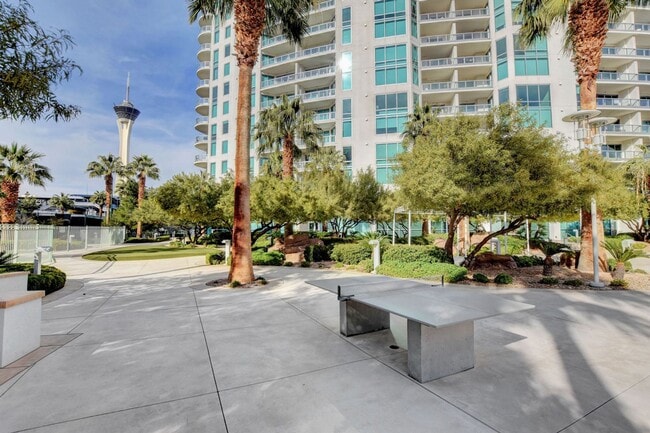 Building Photo - Turnberry Towers 2705W-City/Golf Course Views from this Stunning 1Bd/1.5Ba Residence