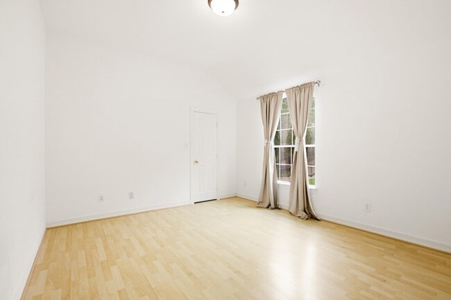 Building Photo - 1322 Kirby Lake Ct