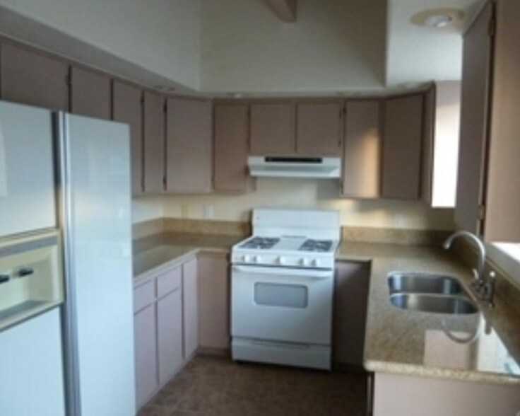 Building Photo - 72675 Sullivan Rd