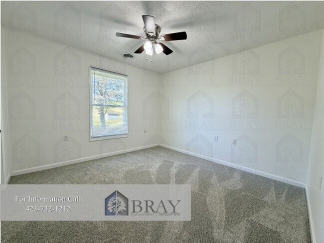 Building Photo - 307 Honeysuckle Dr
