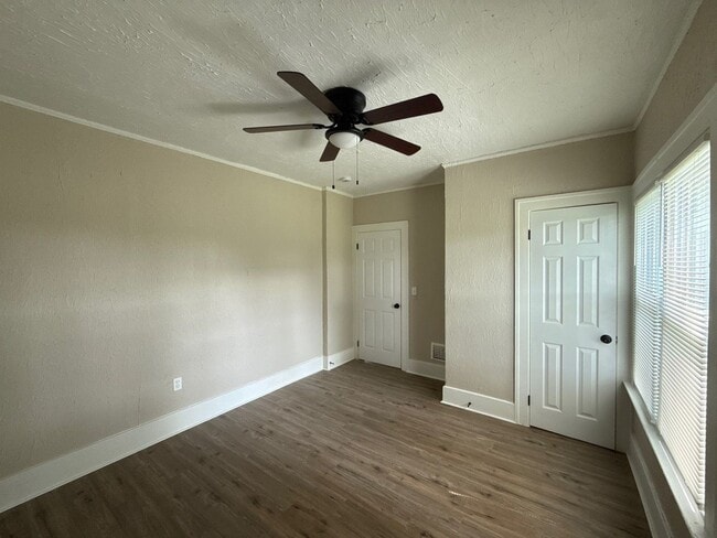 Building Photo - Fully Renovated 3-Bedroom Home – Move-In R...