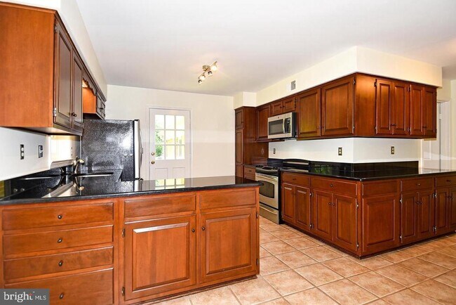 Building Photo - 7646 Huntmaster Ln