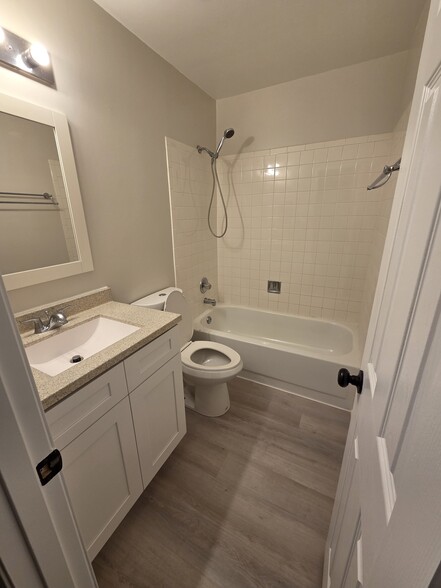 Hallway Bathroom - 1921 N Hicks Rd