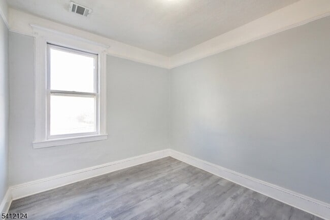 Building Photo - 51 Maple St