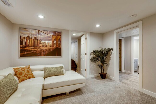 Building Photo - 9875 E 22nd Ave