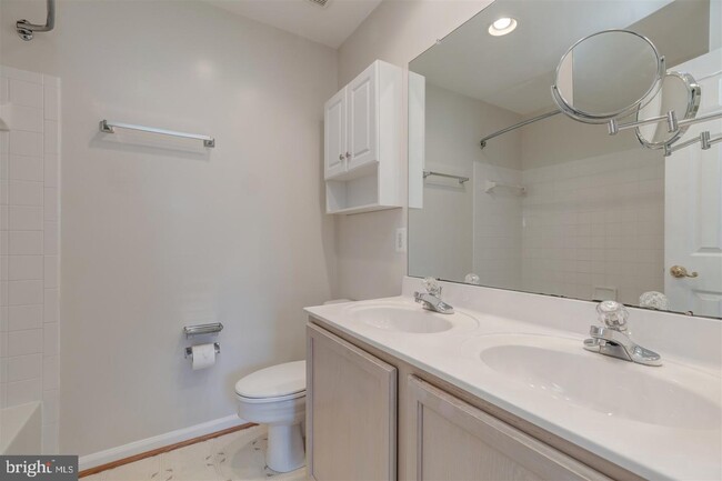 Building Photo - 6948 Banchory Ct