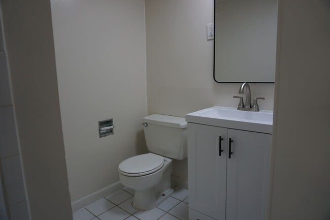 Building Photo - 1508-1512 Duplex
