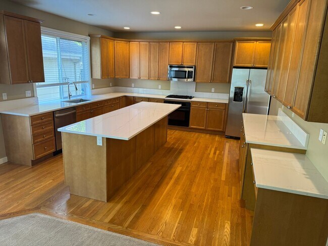 Building Photo - 3bd/2.5ba Renton Home