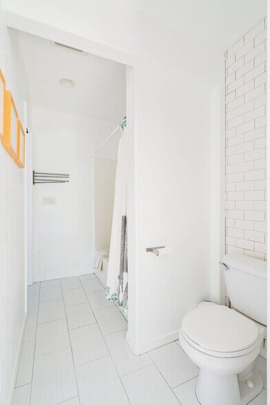 Building Photo - 1616 NW Northrup St