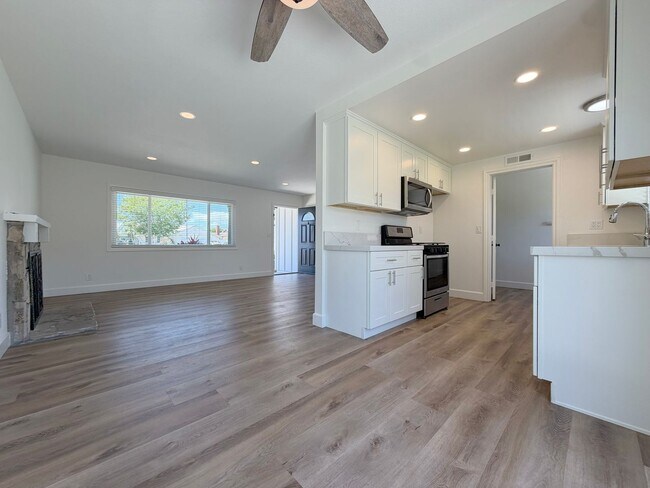 Building Photo - Experience the coastal breeze and the quiet charm of Hawaii Lane.
