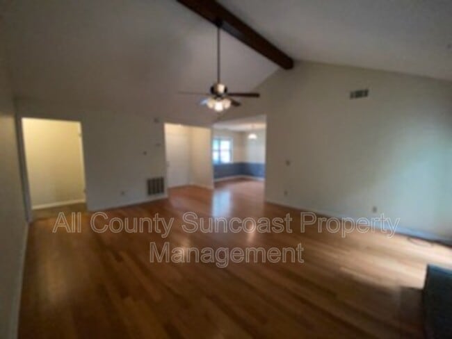 Building Photo - 105 Whisper Ct