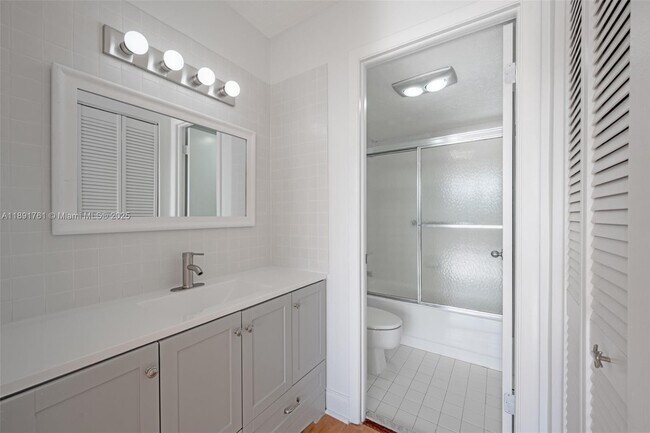 Building Photo - 1300 NE Miami Gardens Dr