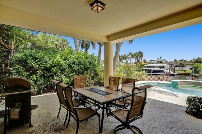 Building Photo - 2484 SE 12th St