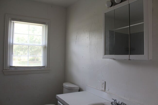 Building Photo - Comfy & Practical! FIRST MONTH FREE FOR HO...