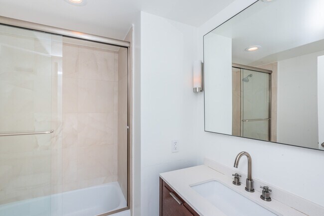 Building Photo - 1155 N La Cienega Blvd