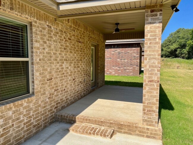 Building Photo - FOR Rent – 3 Bedroom, 2 Bath!