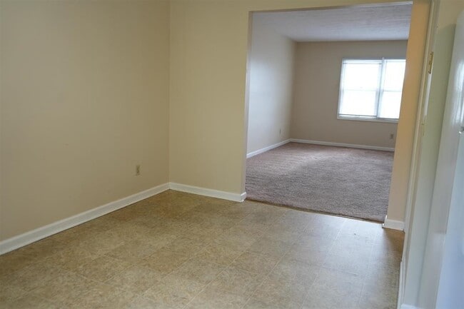 Building Photo - 832 Vine St