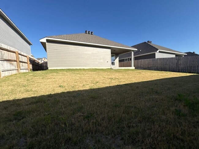 Building Photo - AVAILABLE NOW; APPLY AT OUR WEBSITE TODAY!!