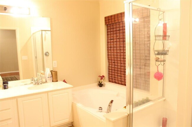 Building Photo - 3917 Glenwyck Dr