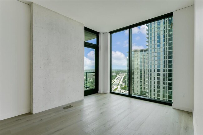 Building Photo - 610 Davis St