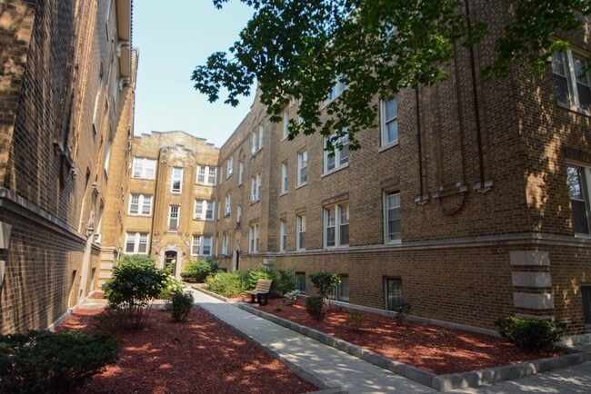 Building Photo - 2115 W Ainslie