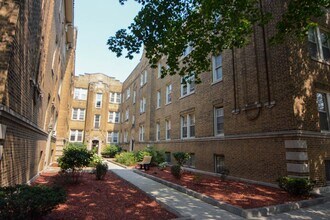 Building Photo - 2115 W Ainslie