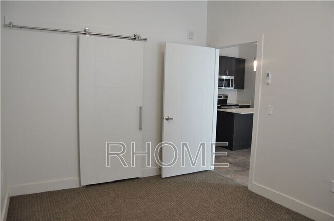 Building Photo - 965 S 200 W