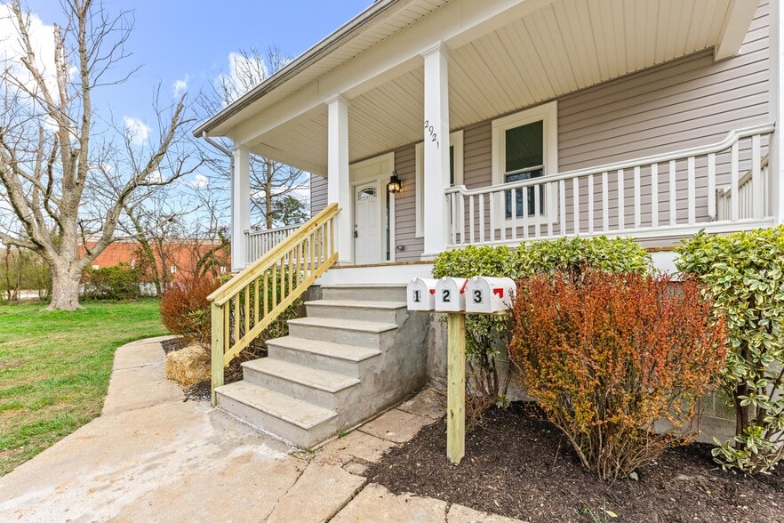 Building Photo - 2921 Glenmore Ave