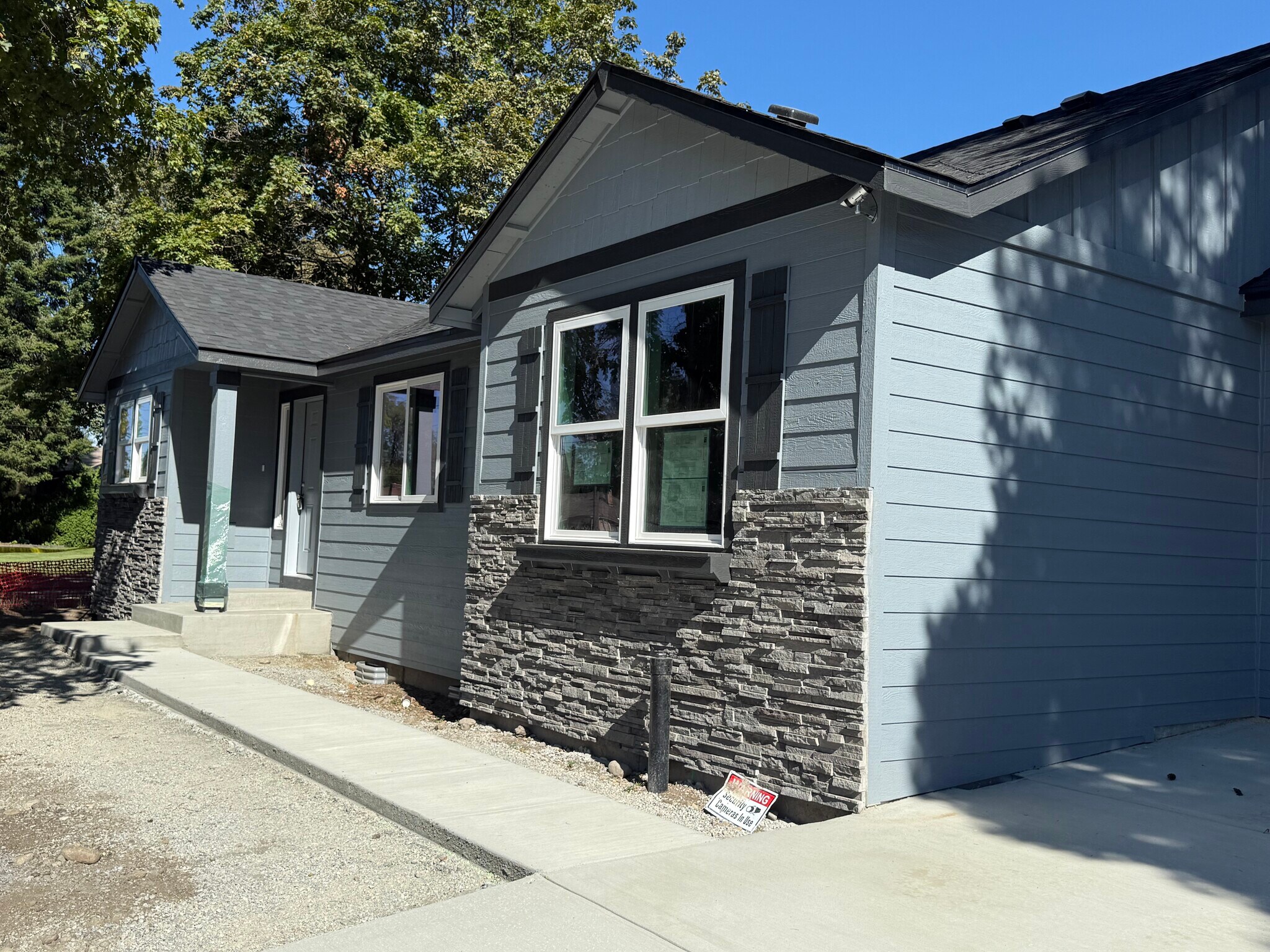 Building Photo - 10017 E Mission Ave