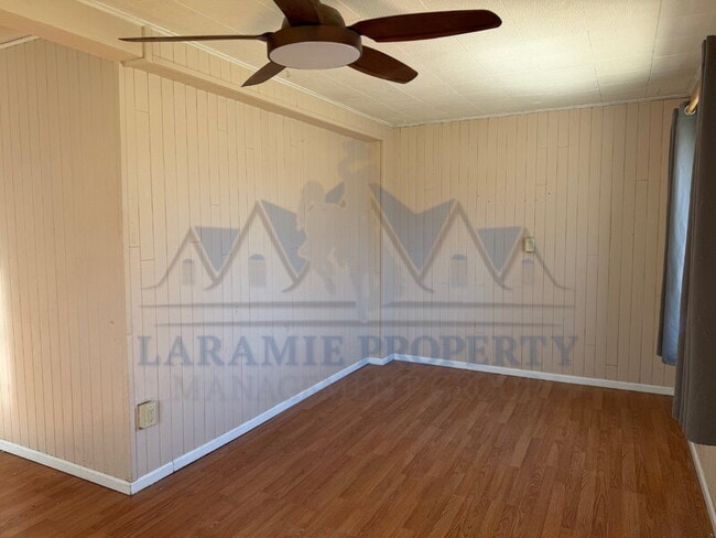 Building Photo - 656 N Cedar St