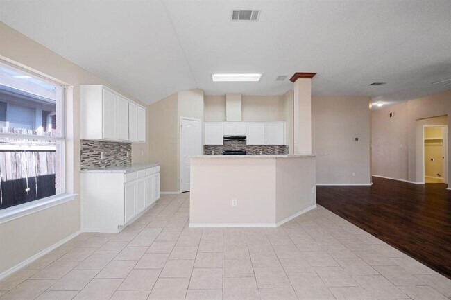 Building Photo - 1008 Chippewa