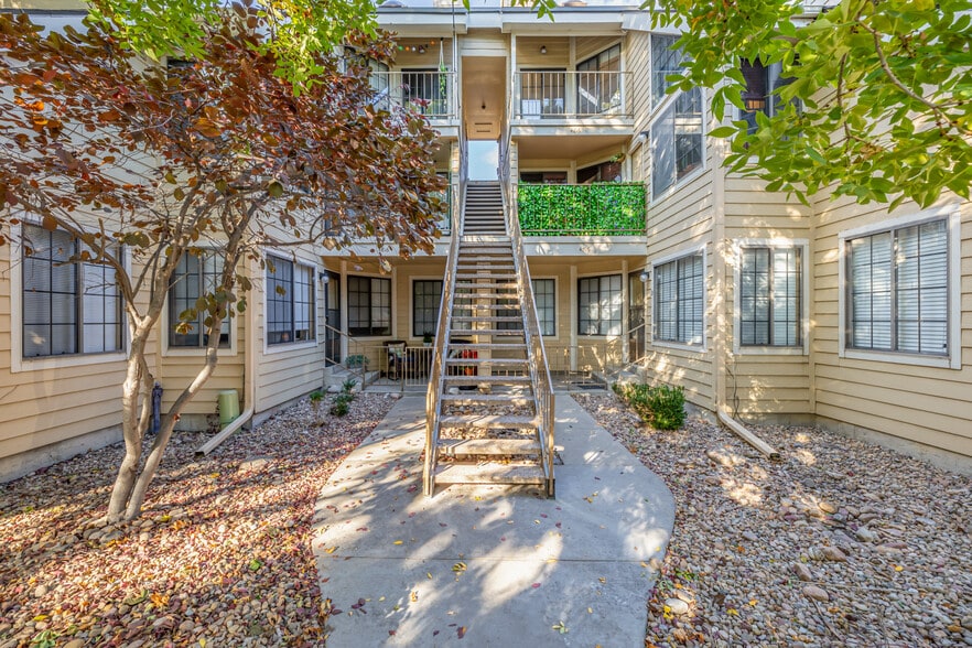 Building Photo - 4816 E Kentucky Ave