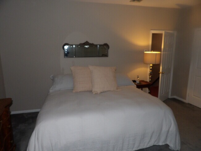 Master Bedroom - 98 Lincoln Park Rd