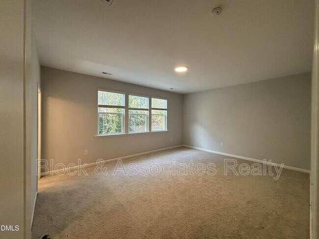 Building Photo - 2105 Goudy Dr