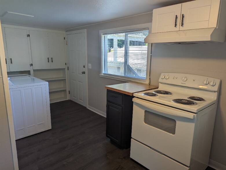 Building Photo - 2010 Dickinson Ave NW