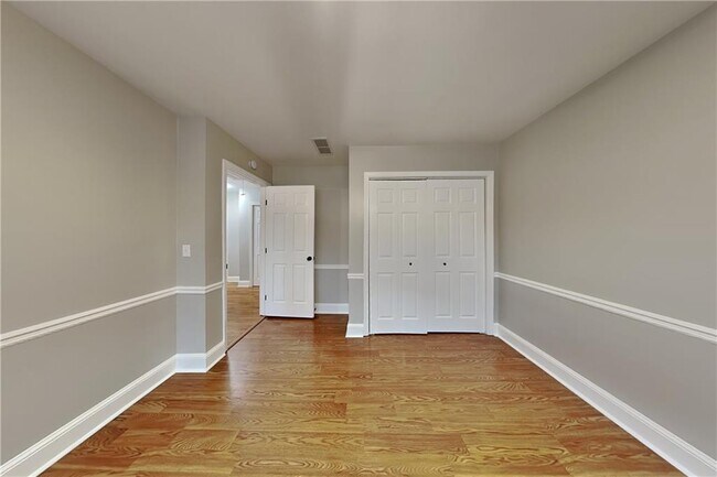 Building Photo - 435 Trammell Dr