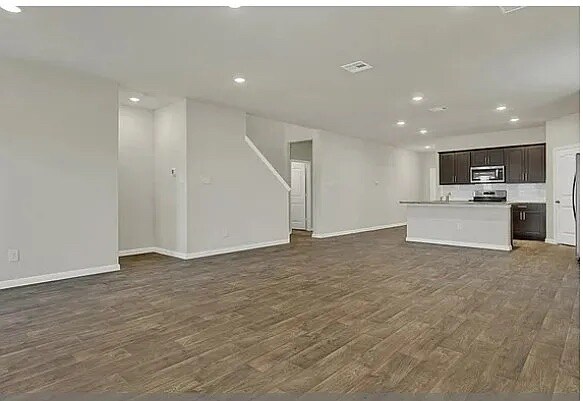 Building Photo - Room in House on Bethpage Dr