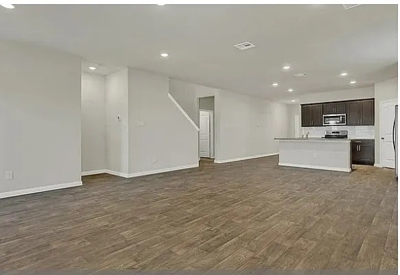 Building Photo - Room in House on Bethpage Dr