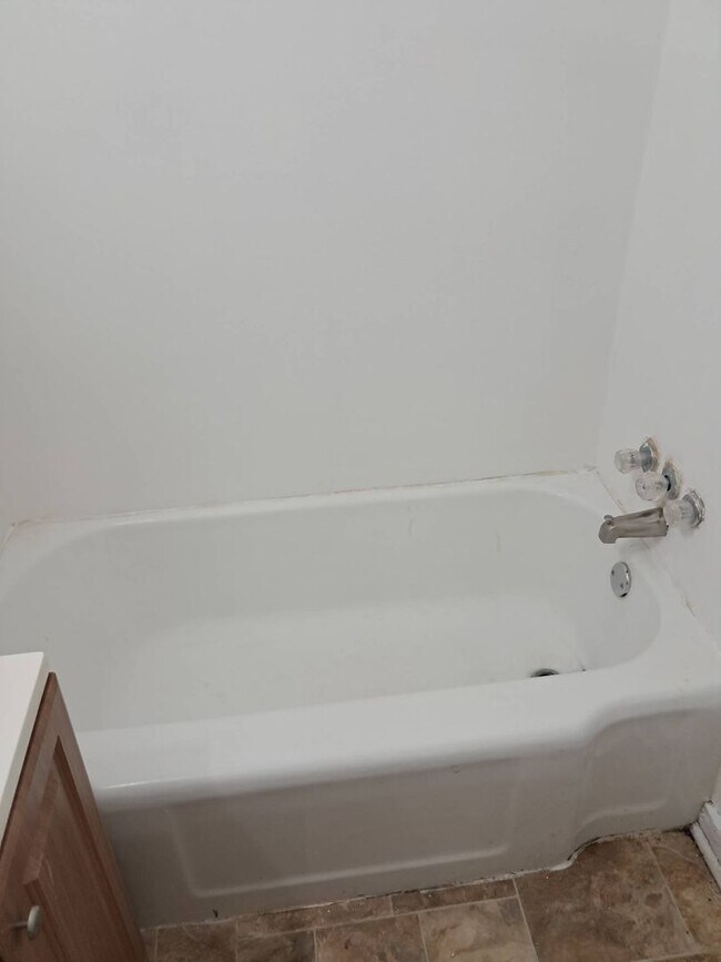 Building Photo - 1206WLincolnM